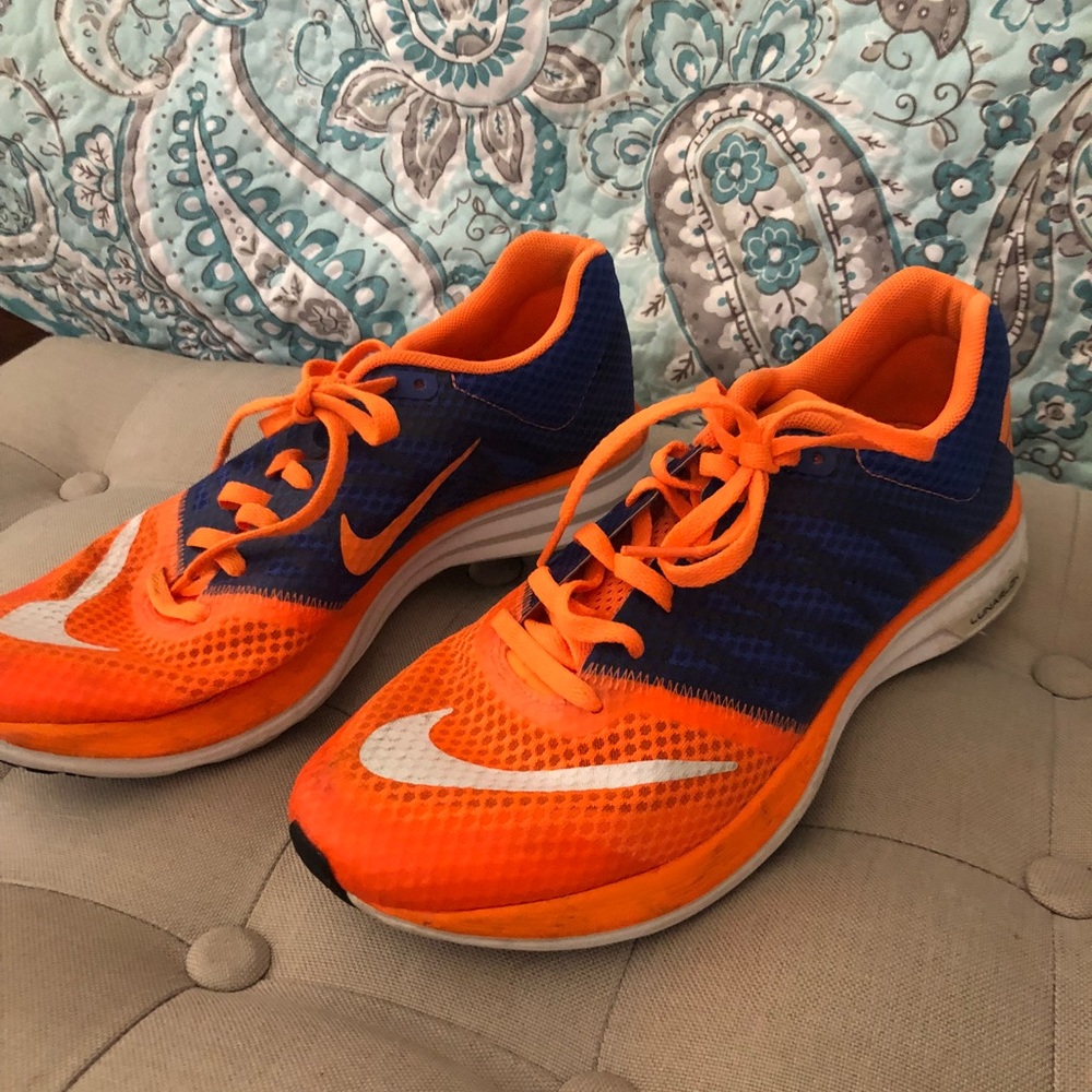 Nike tennis shoes 7.5
